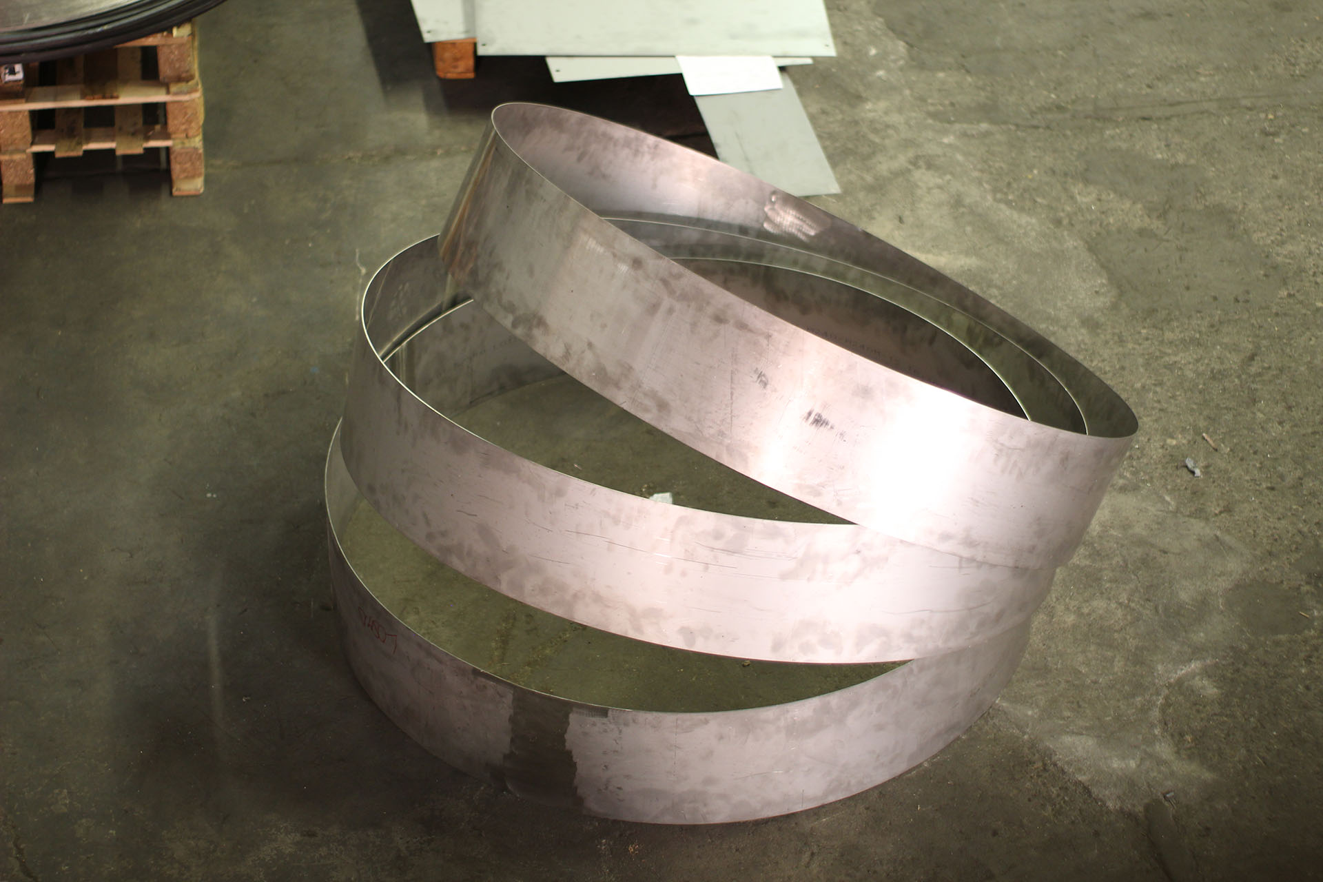Cutted, curved and welded pieces in Losma
